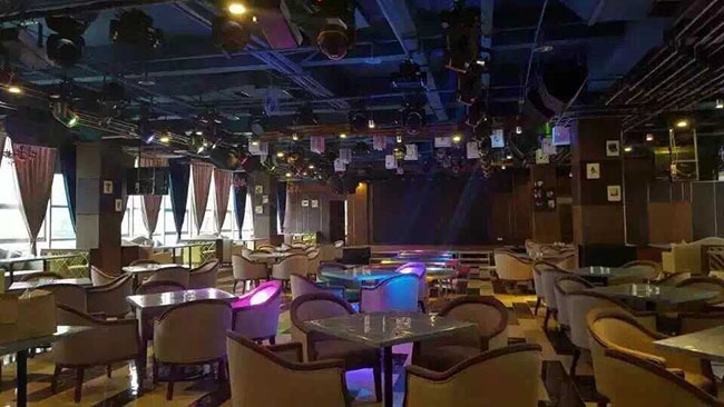 四川自贡德比翠城堡酒吧